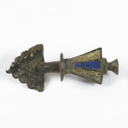 Fibule en alliage cuivreux de type Riha 7.25 (forme de chaussure)