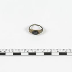 bague à décor de grenade ou raisins