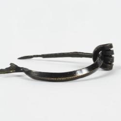 fibule en bronze à ressort