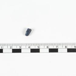 Perle tubulaire en pâte de verre bleue